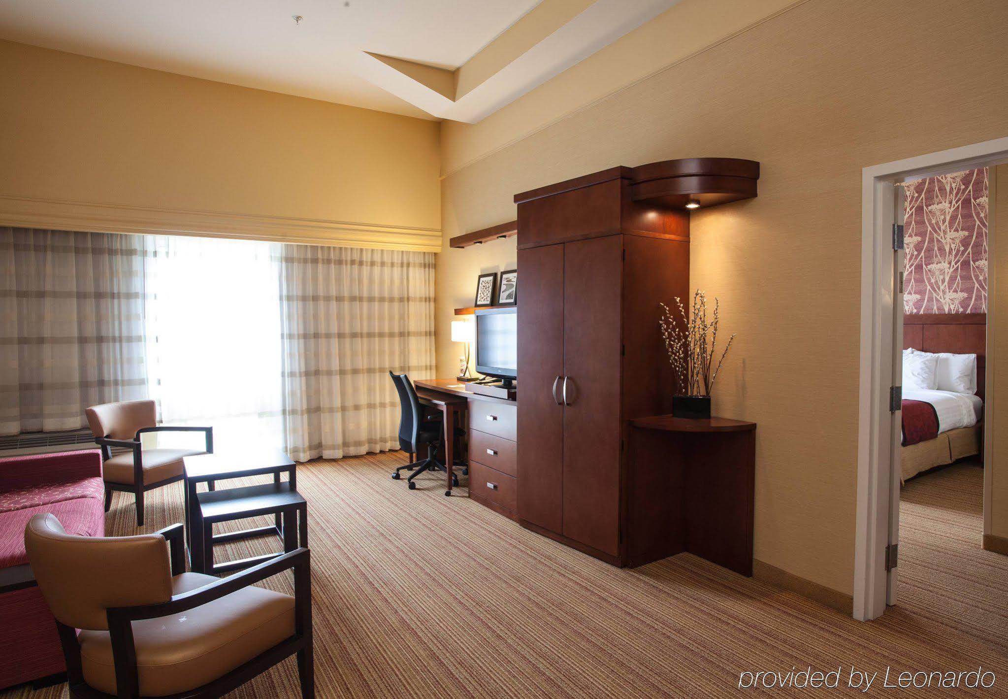 Courtyard By Marriott York Hotel Bagian luar foto