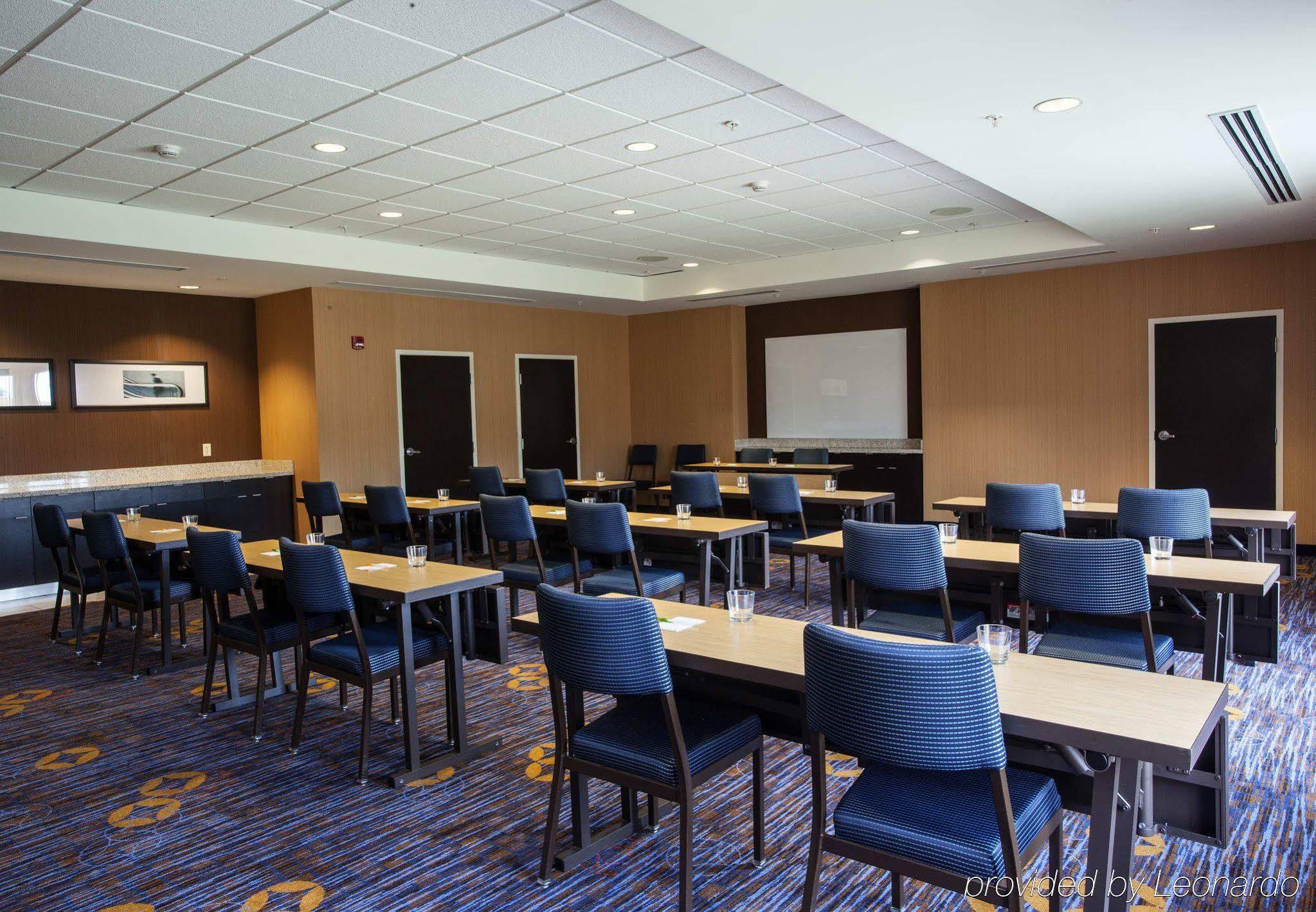 Courtyard By Marriott York Hotel Bagian luar foto