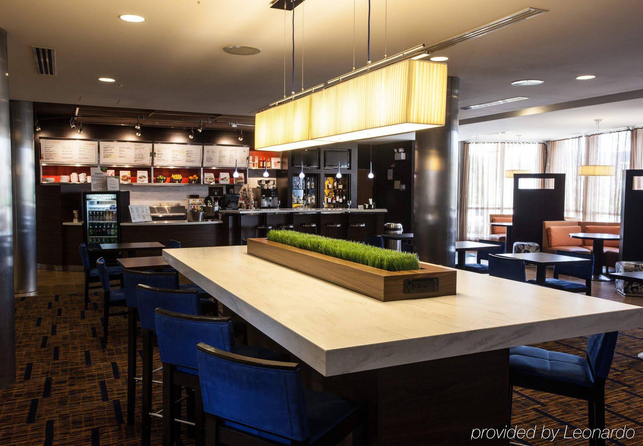 Courtyard By Marriott York Hotel Bagian luar foto