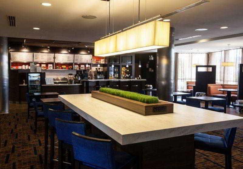 Courtyard By Marriott York Hotel Bagian luar foto