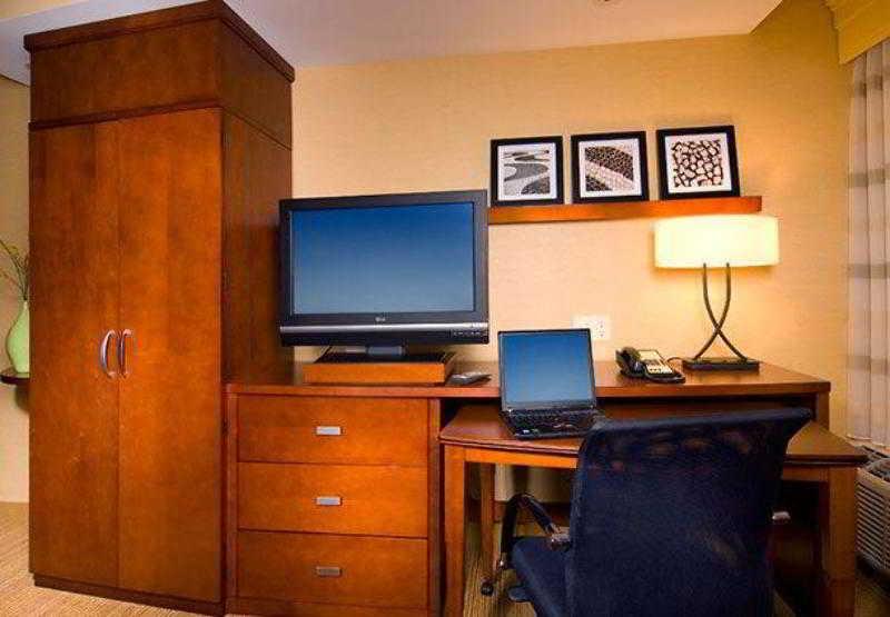 Courtyard By Marriott York Hotel Bagian luar foto