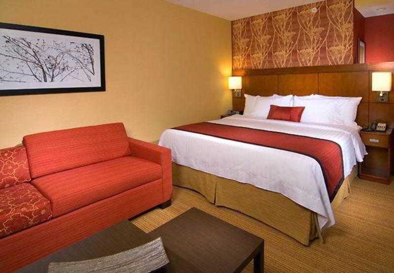 Courtyard By Marriott York Hotel Bagian luar foto