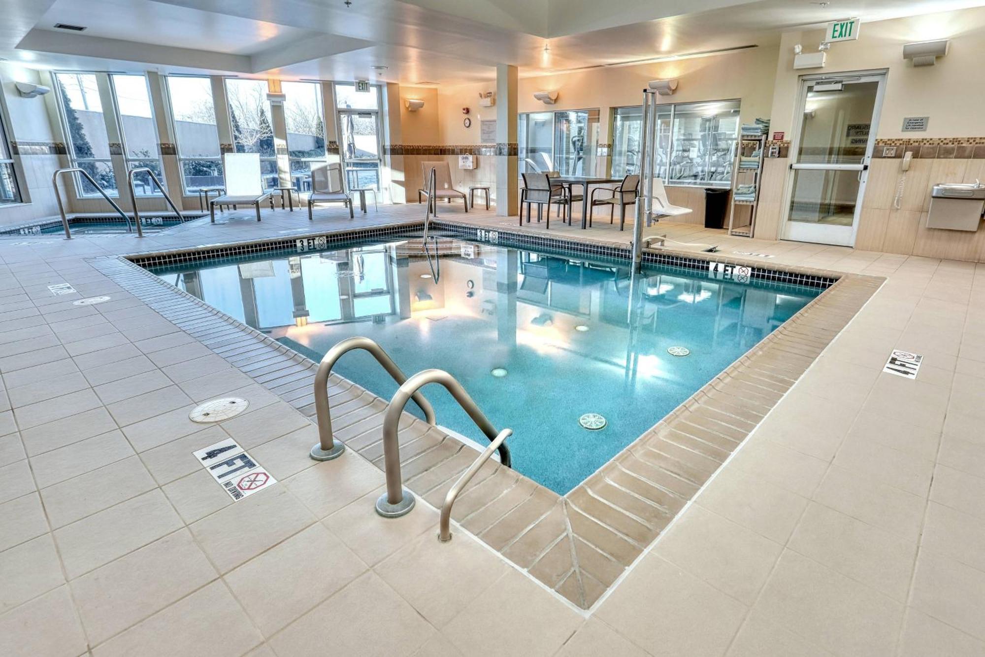 Courtyard By Marriott York Hotel Bagian luar foto