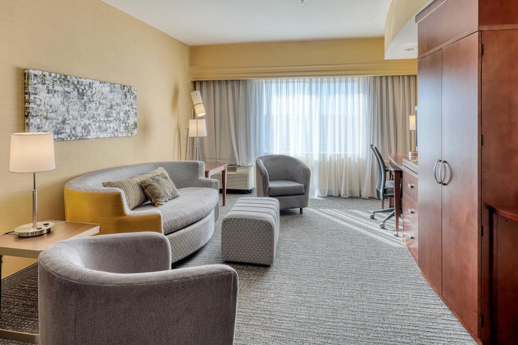Courtyard By Marriott York Hotel Bagian luar foto