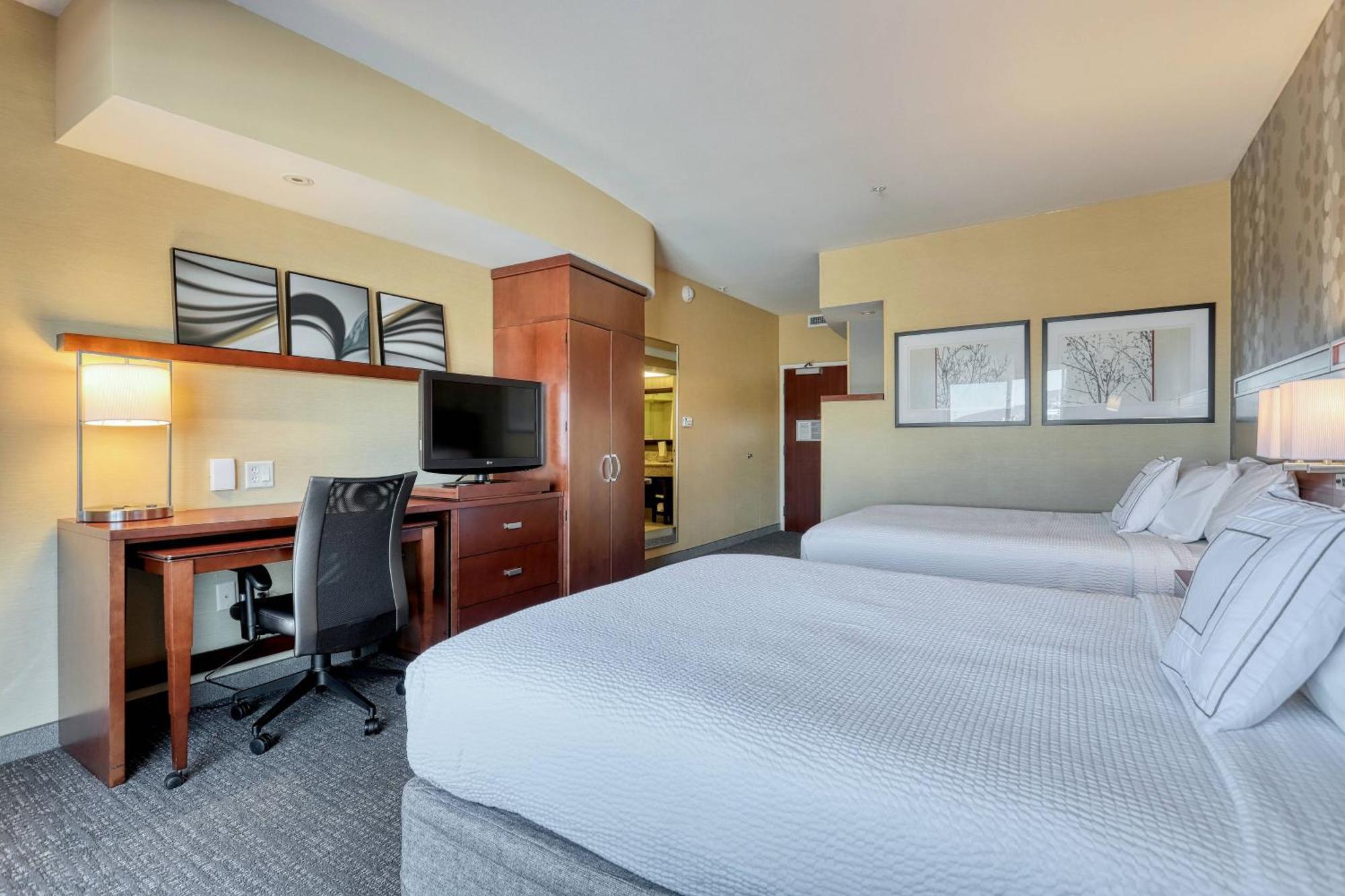 Courtyard By Marriott York Hotel Bagian luar foto