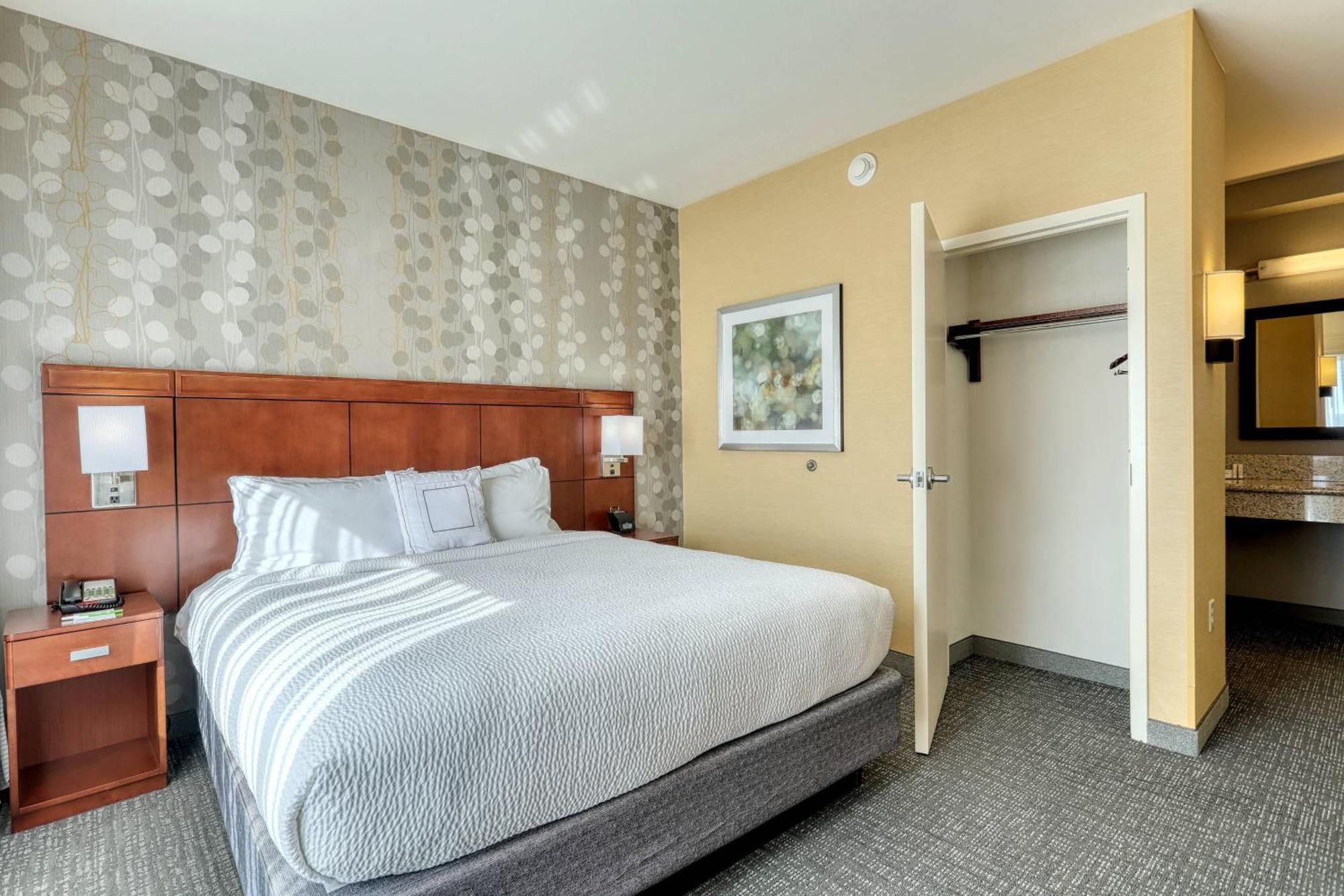 Courtyard By Marriott York Hotel Bagian luar foto