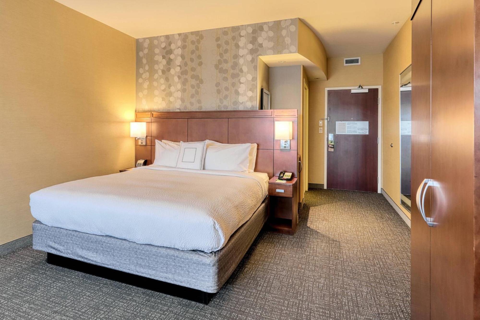 Courtyard By Marriott York Hotel Bagian luar foto