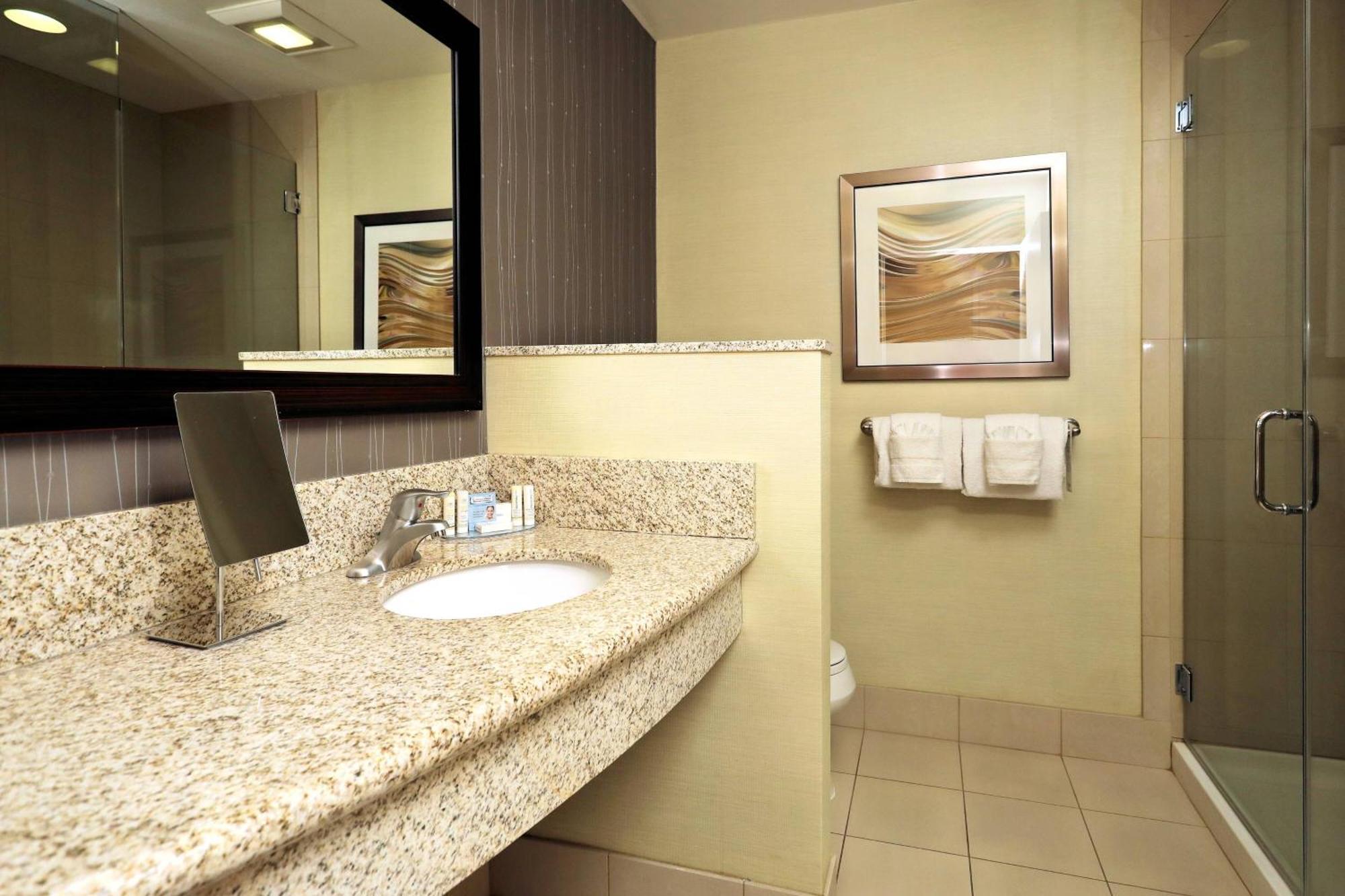 Courtyard By Marriott York Hotel Bagian luar foto