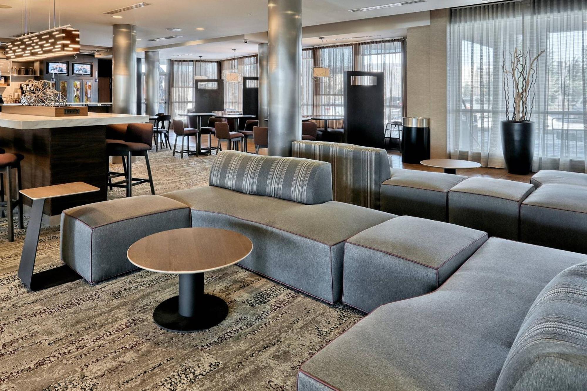 Courtyard By Marriott York Hotel Bagian luar foto