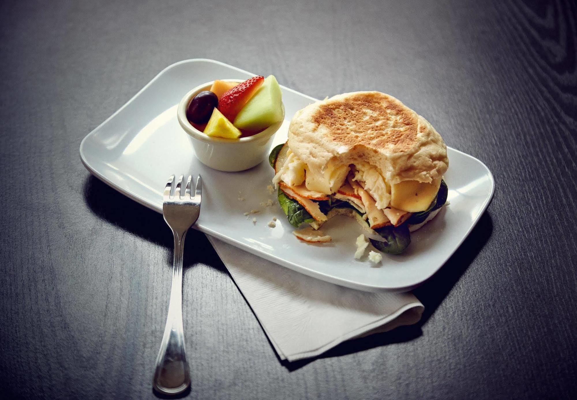 Courtyard By Marriott York Hotel Bagian luar foto